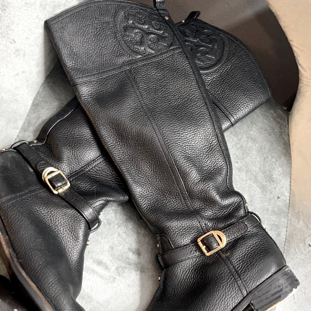 Tory Burch pebbled boots worn (used)